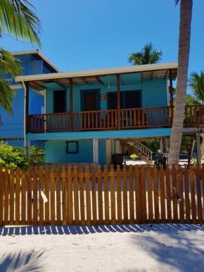 Отель Carolyn's House  Caye Caulker